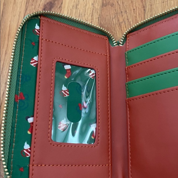 NWOT Loungefly/Disney Mickey Mouse & Minnie Mouse Hot Cocoa Fireplace Zip Wallet - Picture 5 of 6